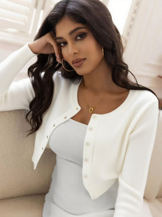 Cardigan blanc à boutons pour femme, col châle, maille côtelée, manches longues.