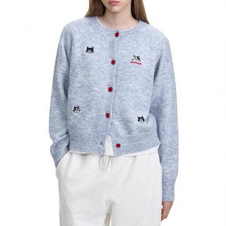 Cardigan mohair bleu clair boutonné à col rond, broderies de chats sur le devant