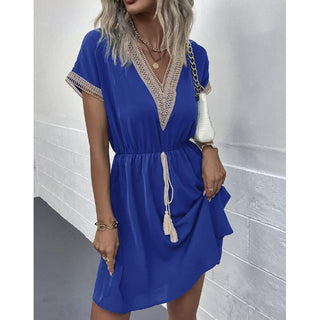 Robe d'été à décolleté en V et bord en crochet – Robe courte à manches courtes avec ceinture à la taille