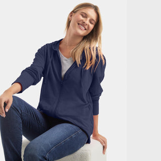 Veste à capuche zippée bleu marine, capuche avec fermeture éclair et poches avant.