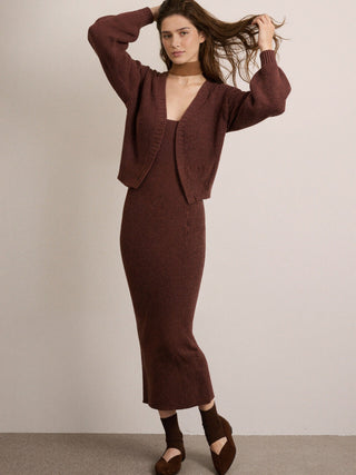 Ensemble robe midi marron à bretelles avec cardigan court ouvert devant