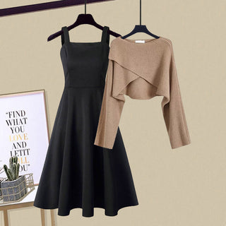 Ensemble robe sans manches noire et cardigan court marron clair, empiècement croisé