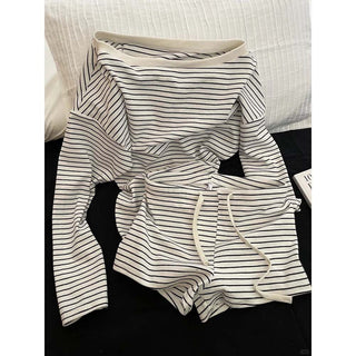 Ensemble de pyjama rayé coton noir et blanc : haut épaules dénudées manches longues et short