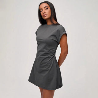 Robe T-shirt minimaliste pour femmes – Décontractée, Moderne et Polyvalente