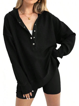 Haut oversize Henley à capuche côtelé noir, col boutonné et manches larges