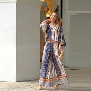 Ensemble blouse longue volantée et pantalon fluide imprimé bleu, blanc et accents orange