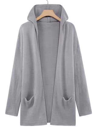Cardigan long gris en maille à capuche, avant ouvert, poche en bas visible