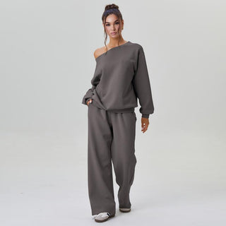 Ensemble détente gris pour femme : sweat off-shoulder et pantalon large en molleton