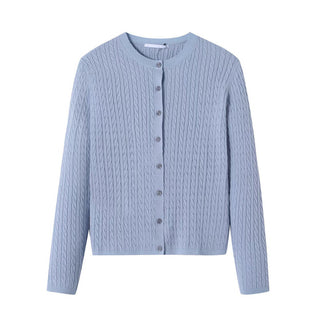 Gilet en tricot bleu clair à torsades, col rond, boutons sur le devant.