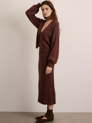 Ensemble robe midi tricot marron à bretelles et cardigan court manches longues