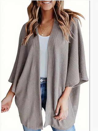 Cardigan en tricot gaufré gris, style kimono ouvert, manches chauve-souris 3/4