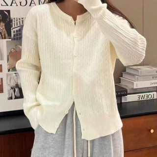 Cardigan en tricot à torsades crème, boutonné devant, coupe ample