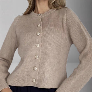 Cardigan femme beige en maille texturée, col rond, boutonnage et manches longues