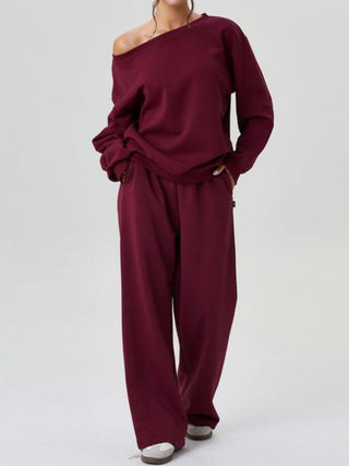 Ensemble détente bourgogne pour femme : sweat off-shoulder et pantalon large en molleton