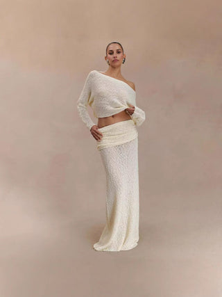 Ensemble pull dégagé une épaule et jupe maxi en tricot bouclé jaune clair