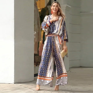 Ensemble blouse longue à encolure V et pantalon fluide, imprimé géométrique bleu/blanc