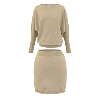 Ensemble pull en laine mérinos beige clair à manches chauve-souris et jupe mini