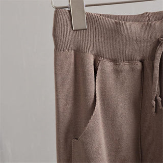 Pantalon en maille légère taupe à taille élastique et lien, poches avant