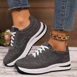 Chaussures orthopédiques pour femmes gris foncé, lacets, semelle épaisse blanche.