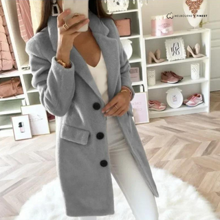 Manteau long Lowri™ gris clair, boutonné à double rang, col tailleur, poches plaquées.