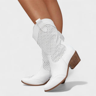 Bottes mi-mollet blanches à perforations, talon bloc et bride latérale.