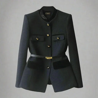 Veste courte noire à col montant, boutonnage doré et ceinture noire à boucle