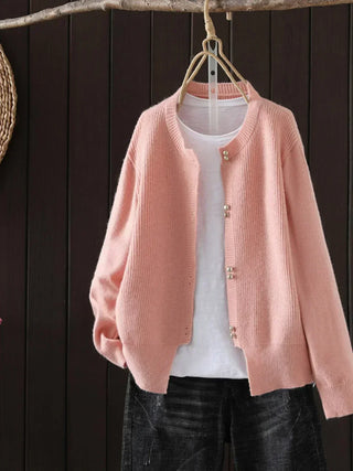 Pull femme rose à boutons frontaux, fermeture boutonnée et poignets côtelés
