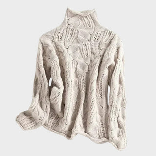 Pull en cachemire beige à col montant, motif tressé en relief et manches longues