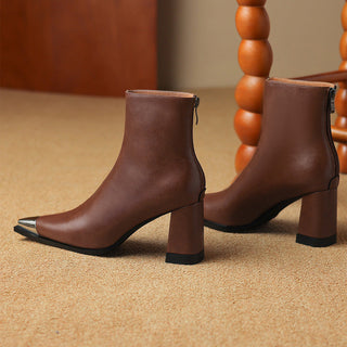 Bottes femme marron à talon bloc, bout pointu, tige mi-mollet, look cuir lisse.