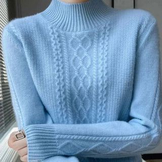 Pull col roulé bleu ciel en maille, motif torsadé au centre.