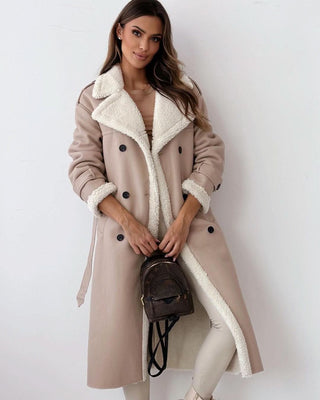Manteau teddy long beige à col en fausse fourrure, fermeture boutonnée et liserés