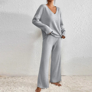 Ensemble pull col V manches longues et pantalon côtelé gris clair