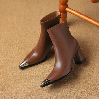 Bottes femme marron à talon bloc, bout pointu, tige mi-mollet, double fermeture élastique.