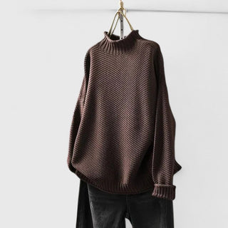 Pull femme col montant texturé marron, coupe ample et manches chauve-souris
