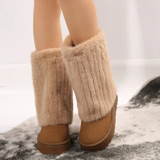 Paire de bottes à tige haute en peluche beige, bout lisse et semelle épaisse