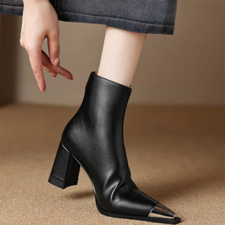 Bottes pour femmes noires à talon bloc, bout pointu métallisé, tige mi-haute.