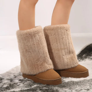 Bottes à tige haute en peluche beige, semelle marron et bout arrondi