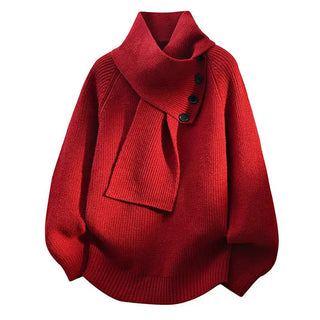 Pull femme rouge à col écharpe, patte boutonnée sombre, tricot texturé