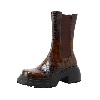 Bottine à enfiler marron effet croco, semelle noire à crans et élastique latéral