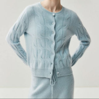 Cardigan en cachemire Aveline bleu clair, manches longues, col rond, boutons au devant.
