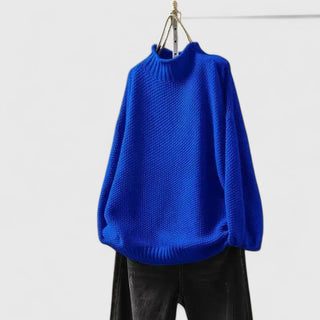 Pull femme col montant texturé bleu vif, coupe ample et manches chauve-souris