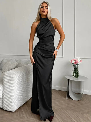 Ylva | Robe en satin élégante à col halter avec fente