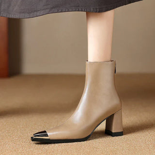 Bottes femme beige clair à talon bloc, bout pointu, tige mi-mollet, cuir lisse.