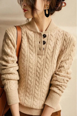 Pull en cachemire beige clair, col montant boutonné, maille torsadée