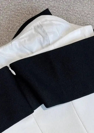 Eloise | Robe Mini Blanche avec Nœud Noir & Décolleté Carmen