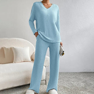 Ensemble pull col V manches longues et pantalon côtelé bleu clair