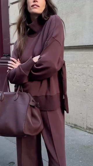 Ensemble femme bordeaux : pull col roulé fin et pantalon large