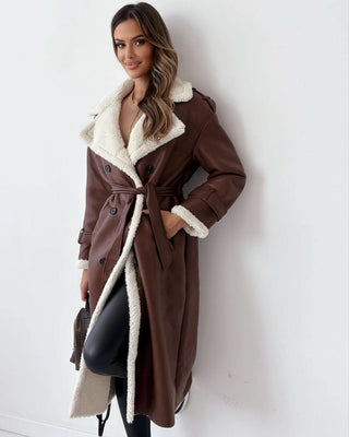 Manteau teddy long marron à col et bordures en fausse fourrure, ceinture ajustable