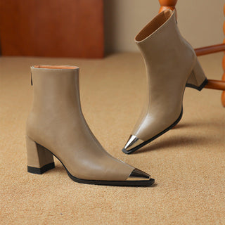 Bottes pour femmes beige clair à talon bloc, bout pointu métallisé, tige mi-haute.