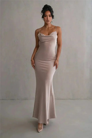 Xenia | Élégant robe maxi en satin texturé avec applications florales